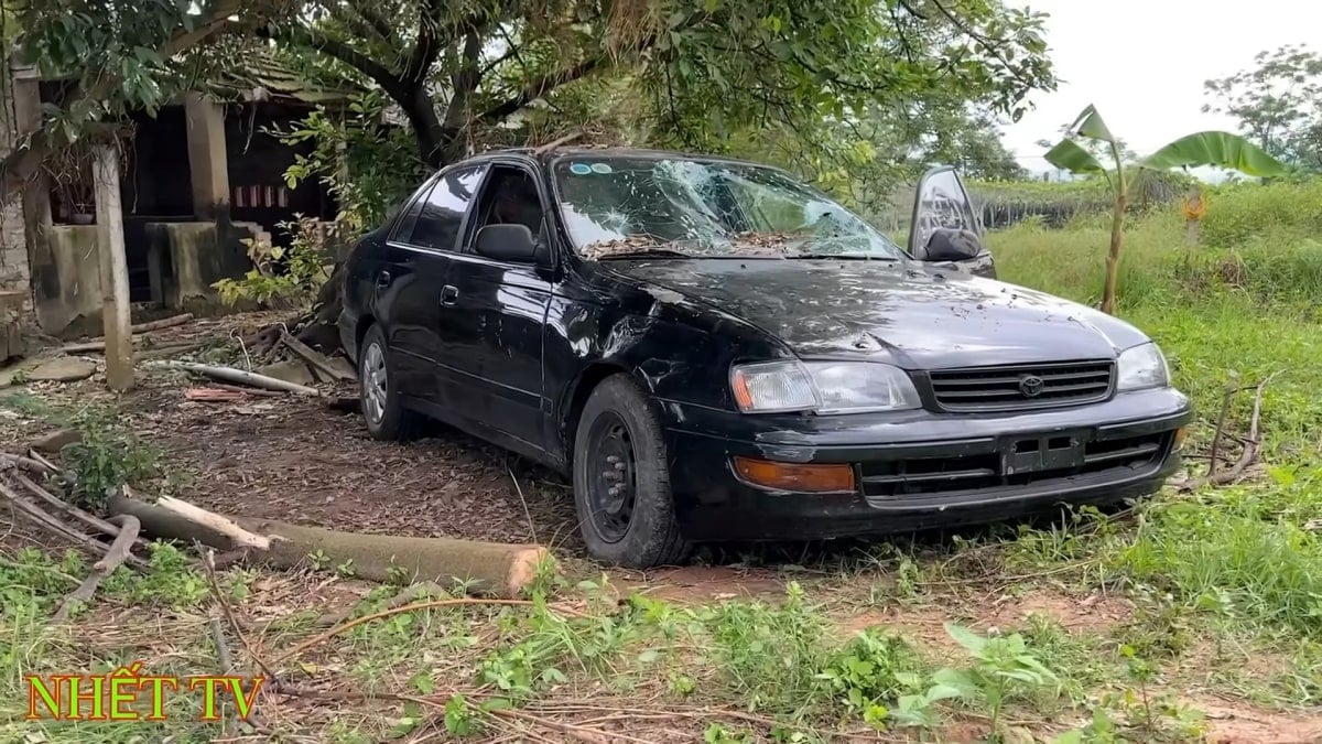 This Toyota Corona (Carina E) served as a donor car for one of the most convincing hypercar replicas