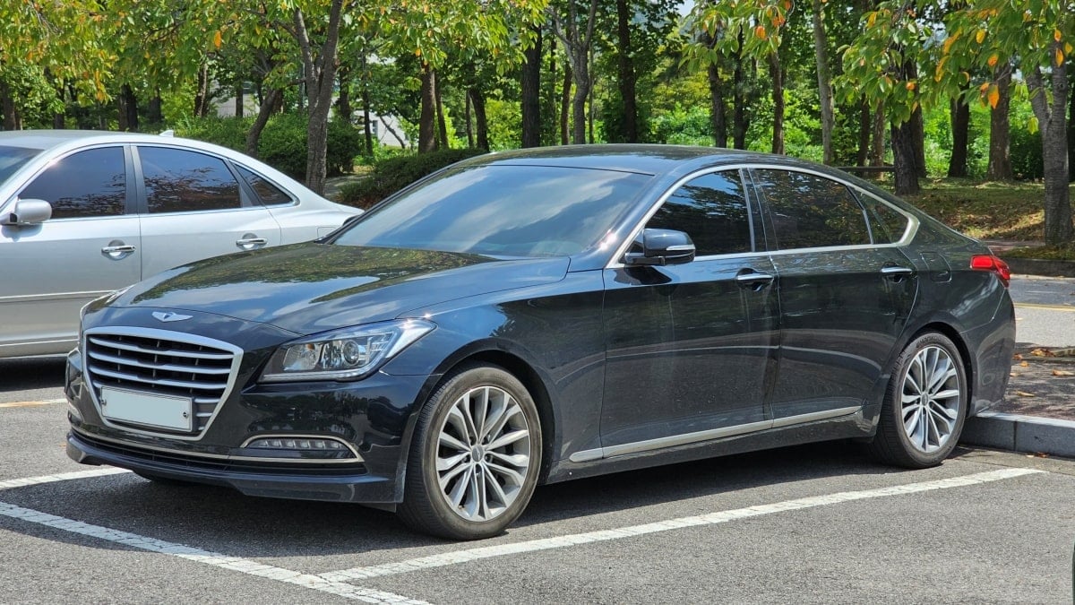 2013-2016 Hyundai Genesis sedan