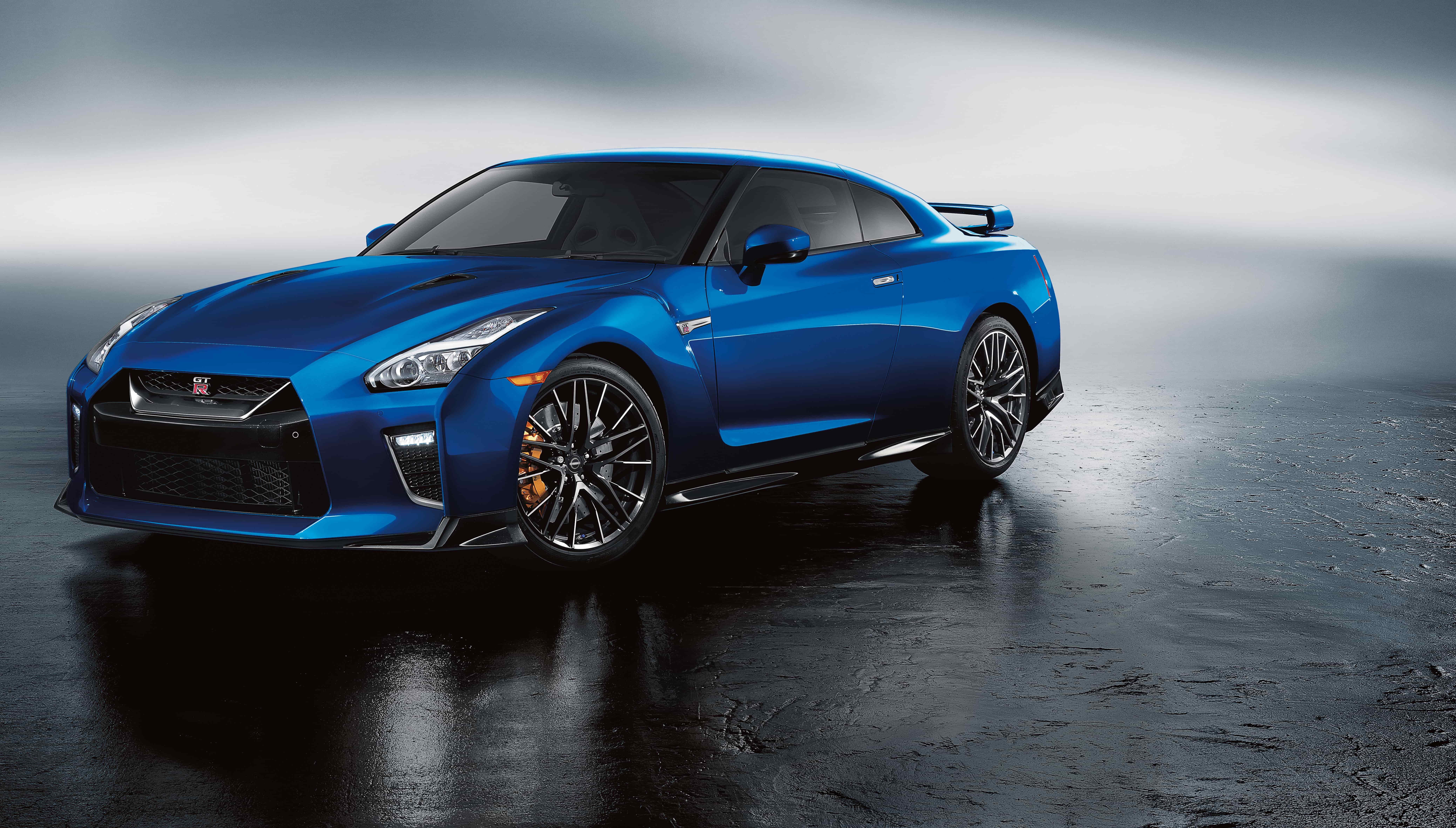 Nissan GT-R still weighs under 4,000 pounds... barely