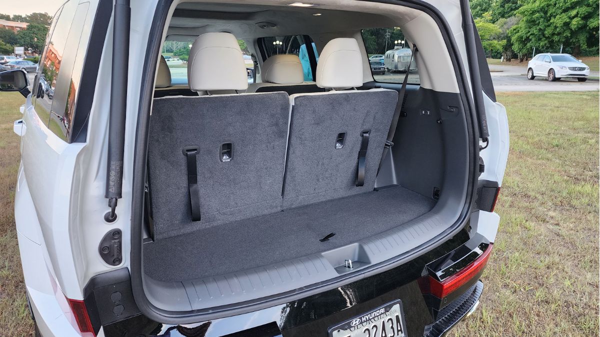 2024 Hyundai Santa Fe's cargo space