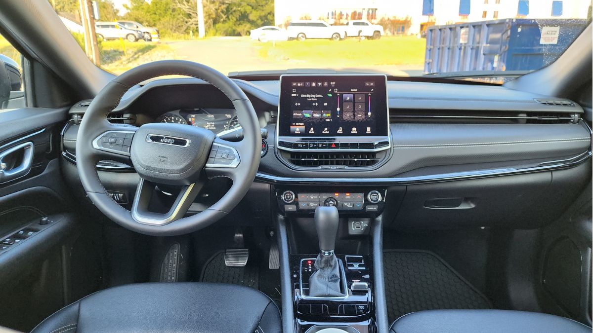 2024 Jeep Compass Latitude's infotainment