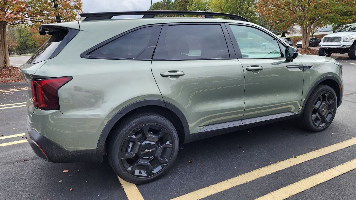 ​2024 Kia Sorento back end