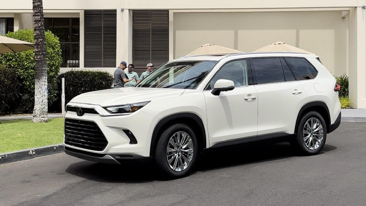 2024 Toyota Grand Highlander Coastal Cream