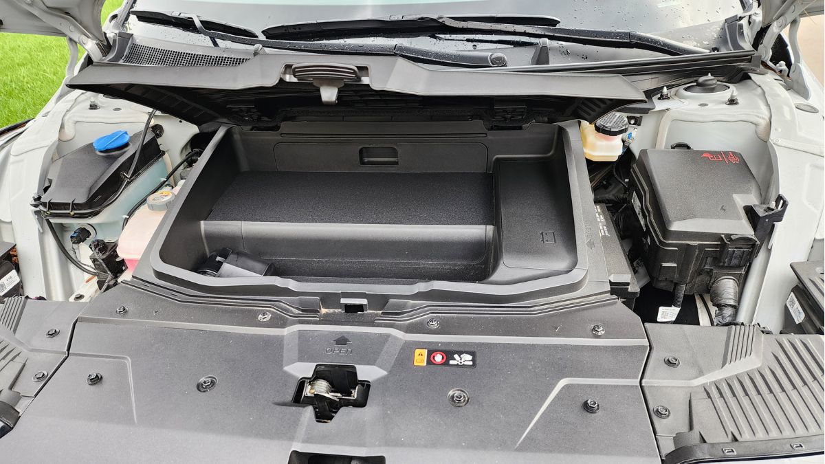 2025 Hyundai Ioniq 5's frunk, motor