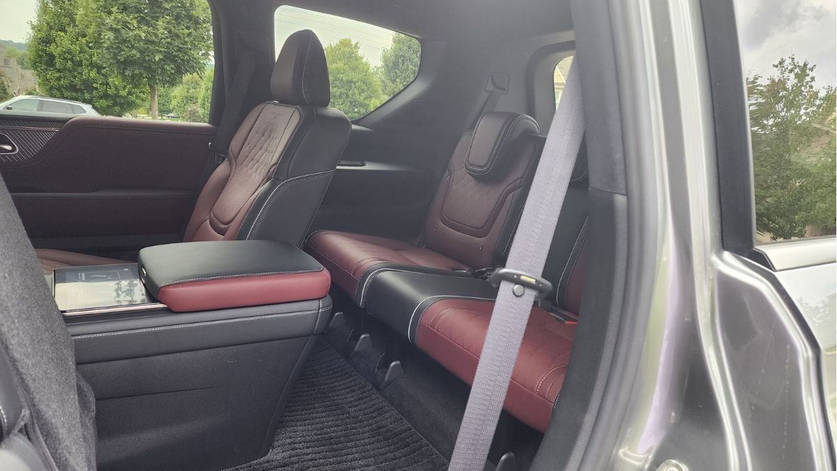 2025 Infiniti QX80 3rd row seats