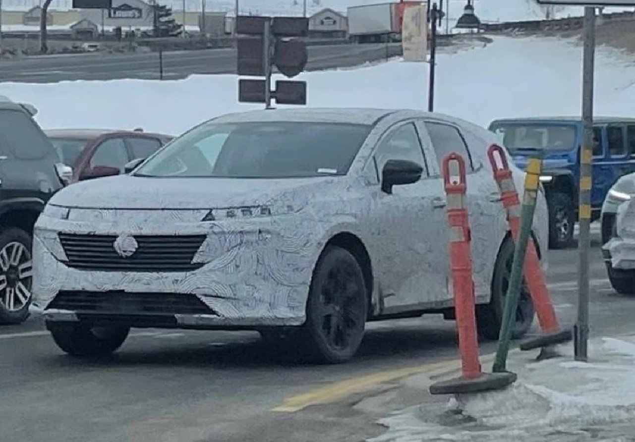 The 2025 Nissan Murano spied and it looks like an ICE-powered Ariya