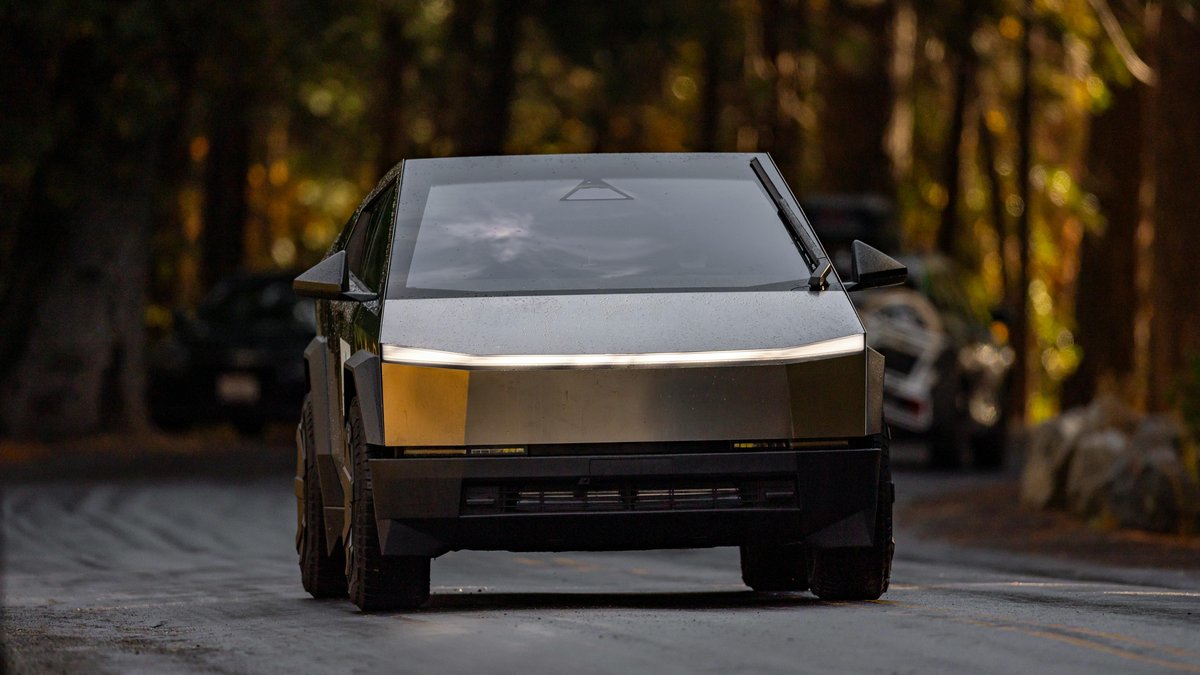 Tesla Cybertruck driving towards camera, blurry background