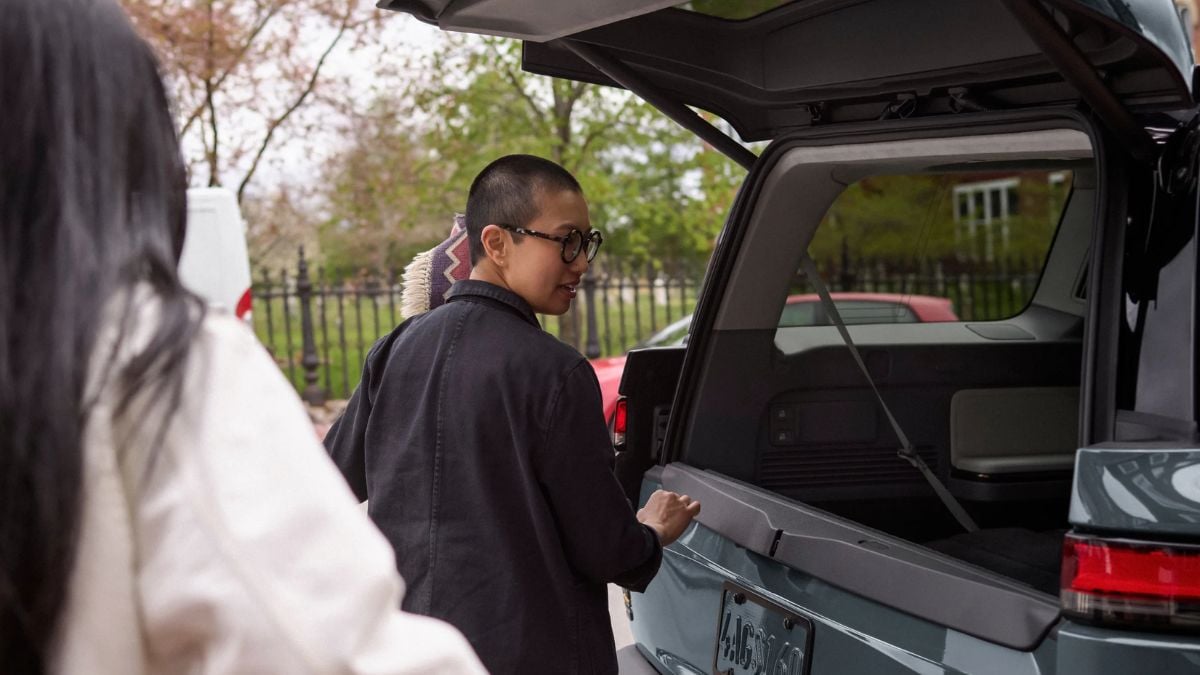 I Tried to Precondition My 2025 Rivian R1S Dual Performance, but It Locked Itself, Went Dark, and Ended Up on a Tow Truck