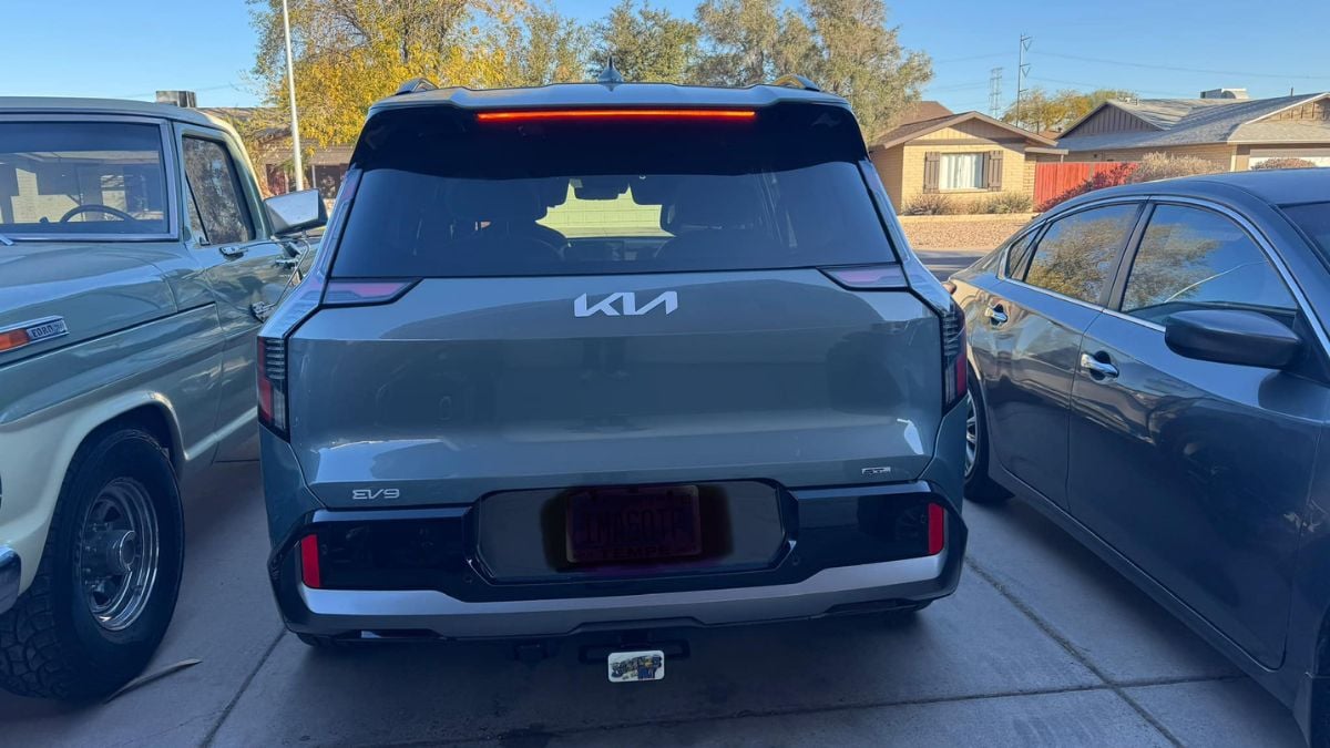 Jill self-parked her Kia EV9 in a tight space