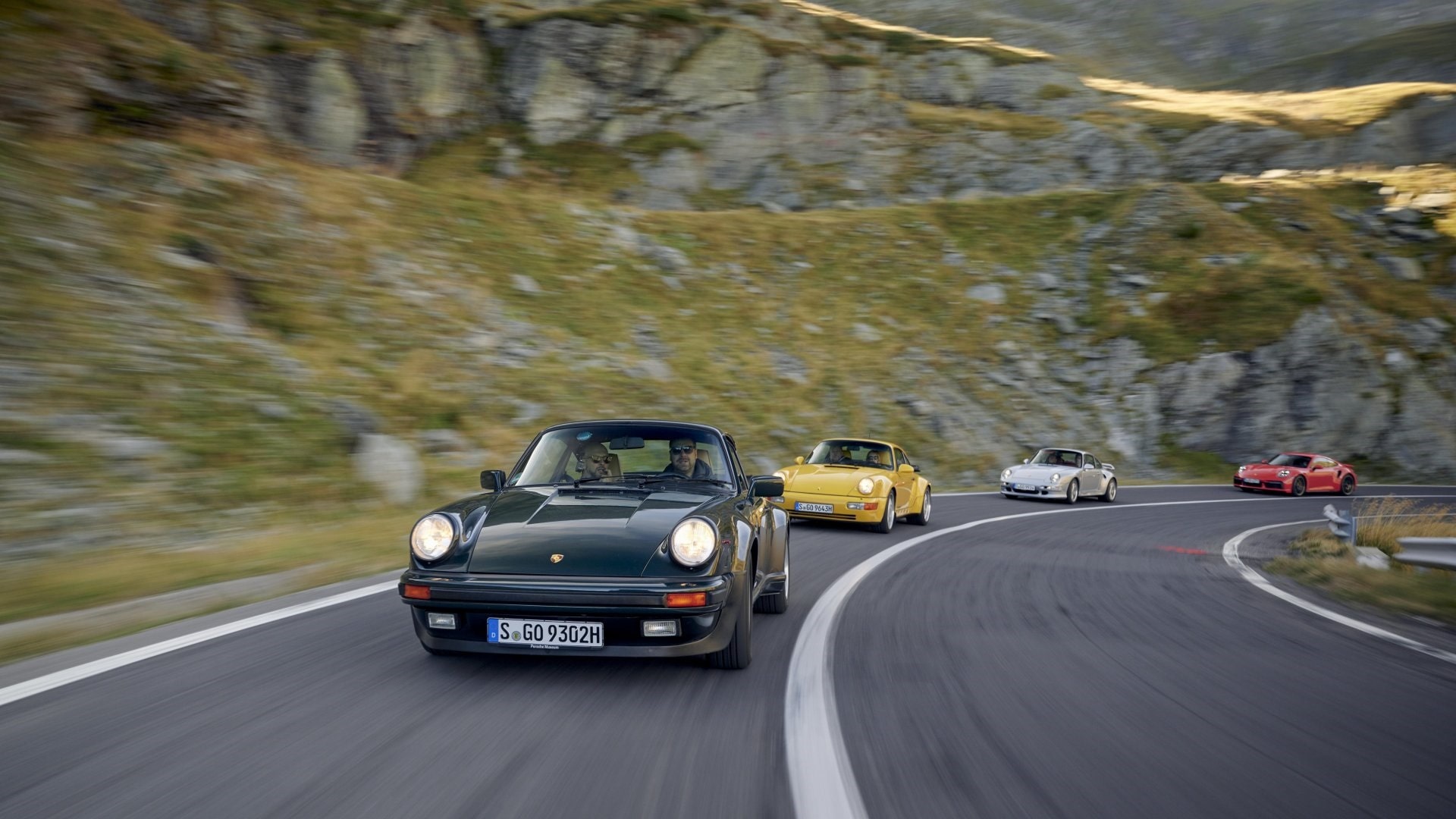 Porsche 930 Turbo leading a pack of Porsches accross the mountains