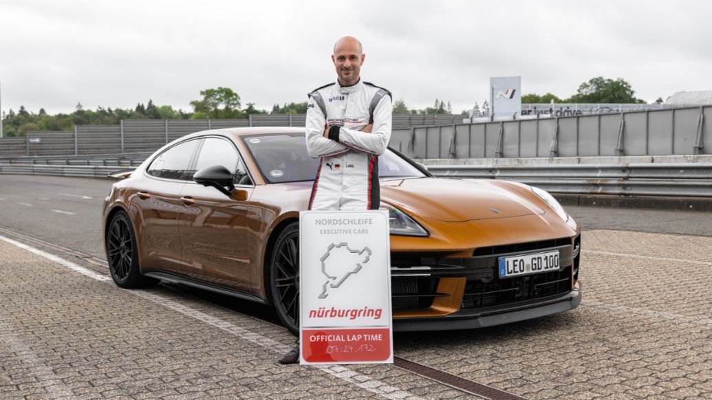 2025 Porsche Panamera Sets Nurburgring Lap Record