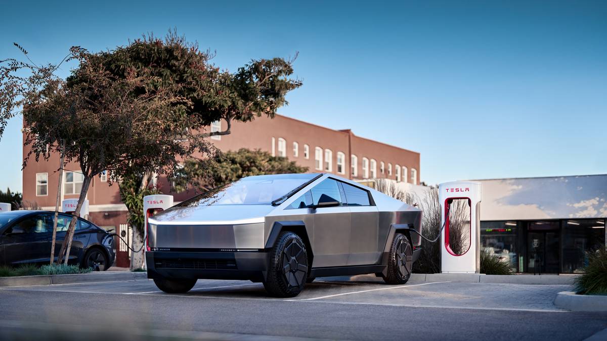 Tesla Cybertruck Charging, Silver