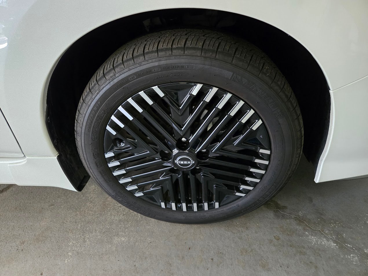 Image of 2025 Nissan Leaf tire by John Goreham