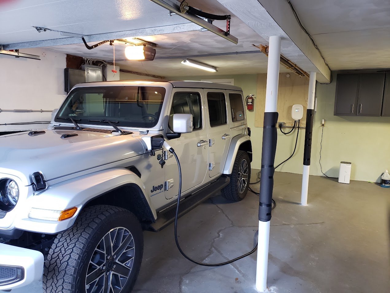 Image of Jeep Wrangler charging by John Goreham