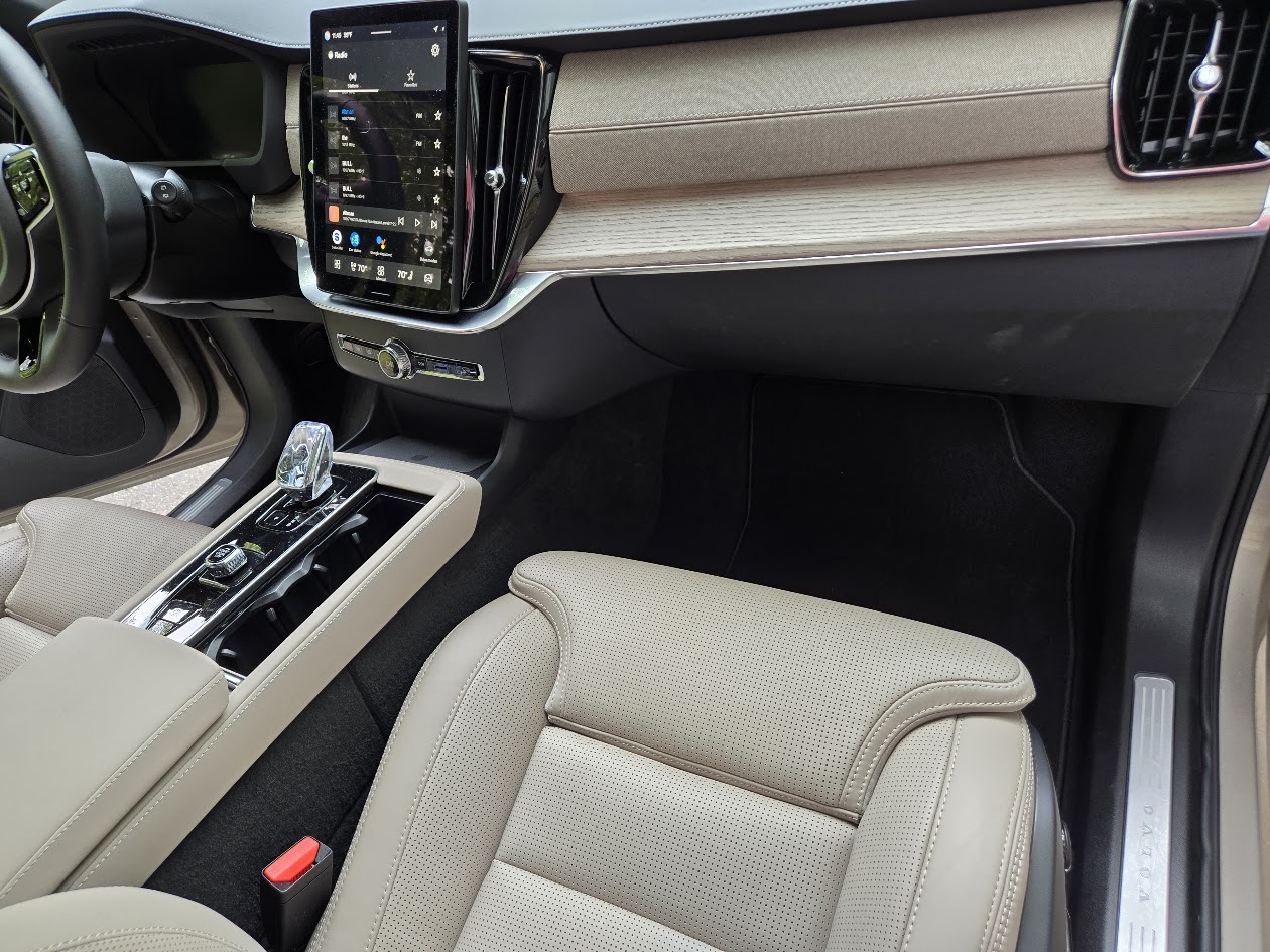 2025.5 Volvo XC90 T8 AWD Ultra dash