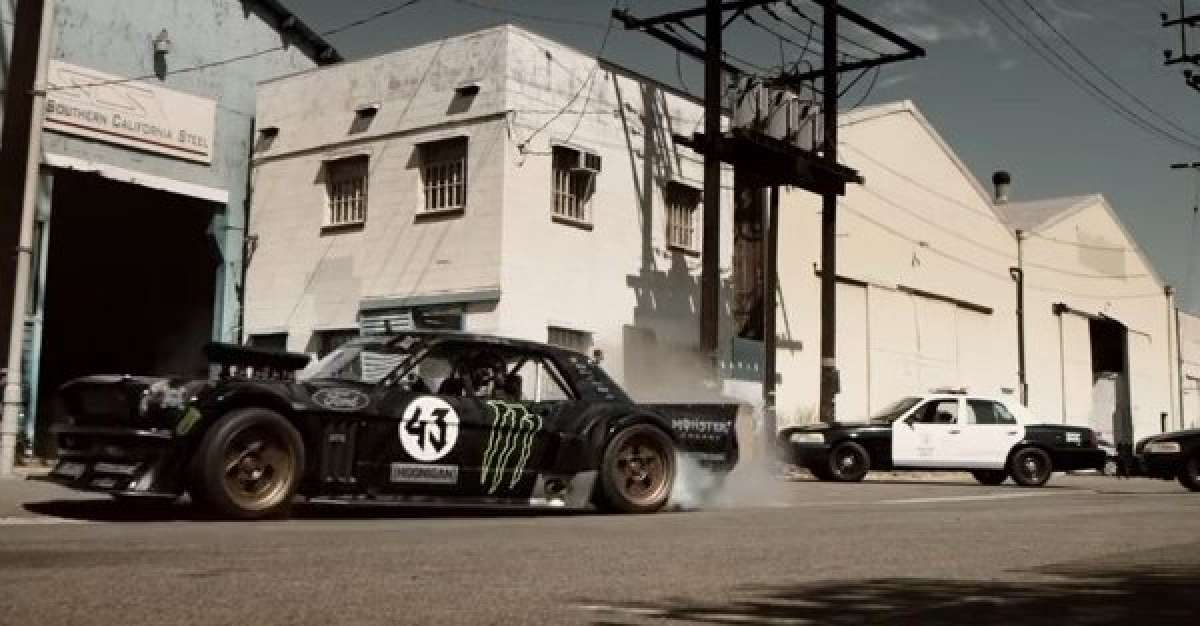 Ken Block's Hoonicorn burnout [https://www.youtube.com/watch?v=5qanlirrRWs]  | Autos und motorräder, Coole autos, Automobil