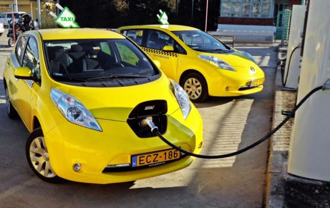 Nissan Now Has More Than 550 Electric Taxi Cabs On The Road In Europe ...