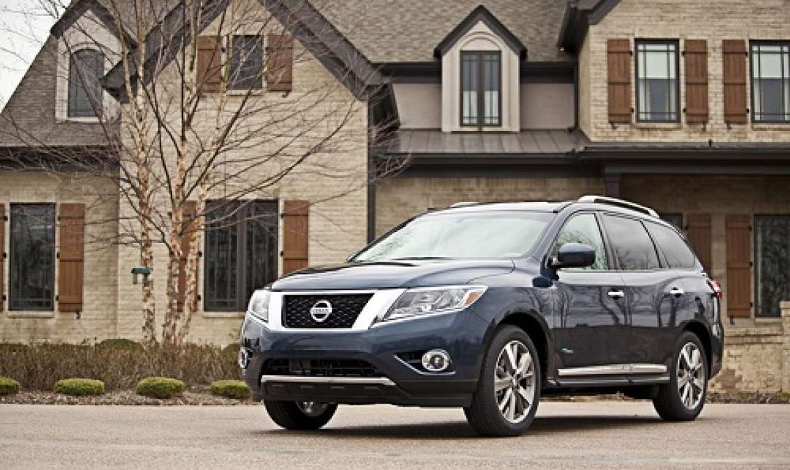 nissan pathfinder hybrid vs toyota highlander hybrid