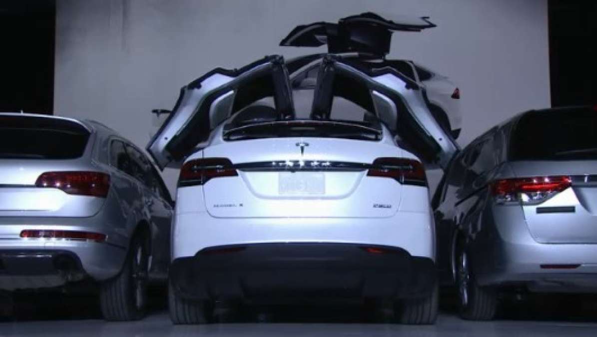 Model x deals tesla falcon doors