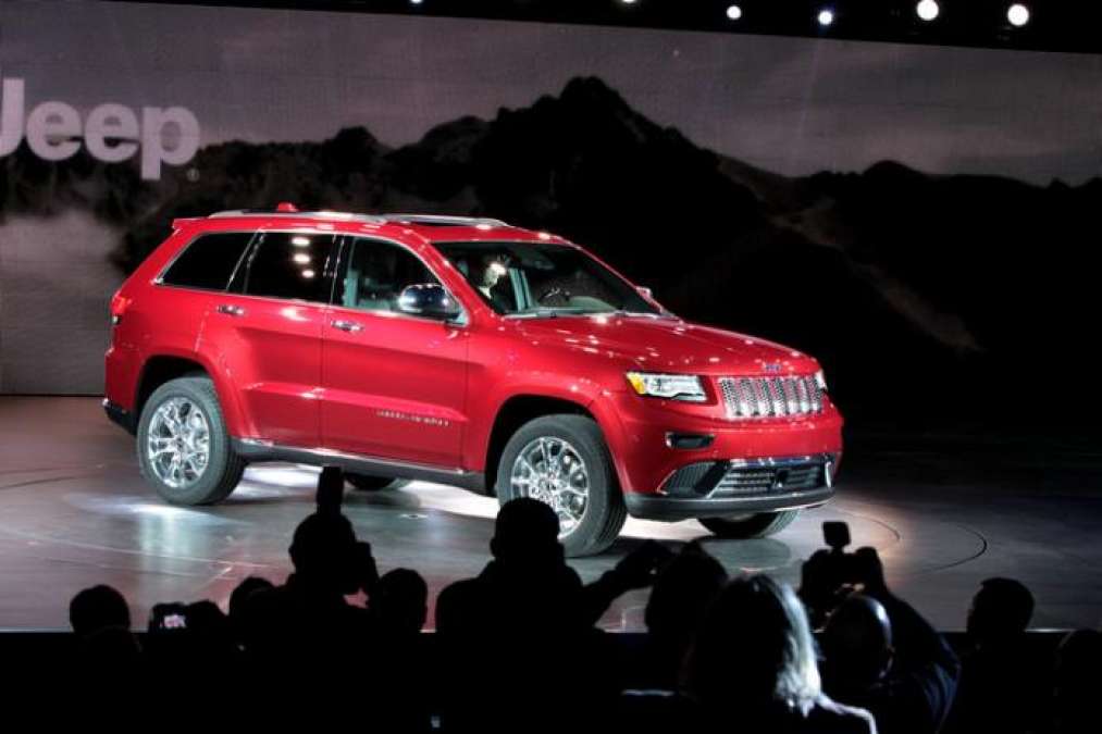 FCA Recalls 700,000 Jeep Grand Cherokees And Dodge Durangos Because Of ...