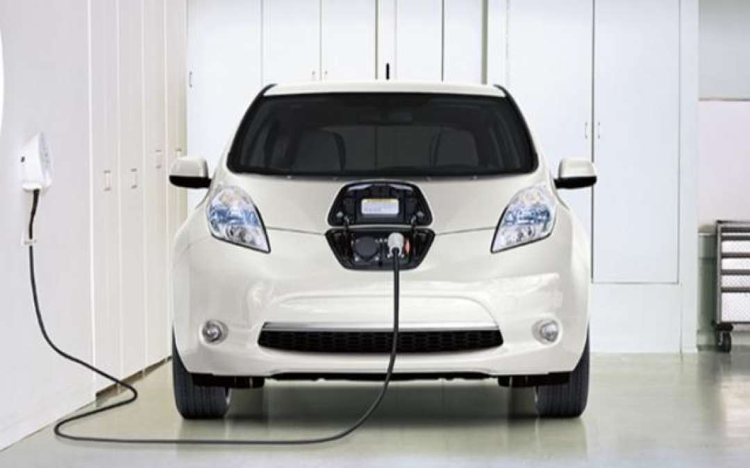 How long does it take to charge a nissan outlet leaf