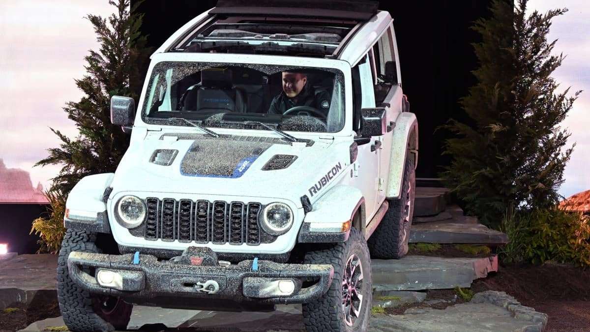 2024 Jeep Wrangler Adds More Capability And 12 3 Inch Touchscreen In   2024 Jeep Wrangler 4xe At Nyias Min 