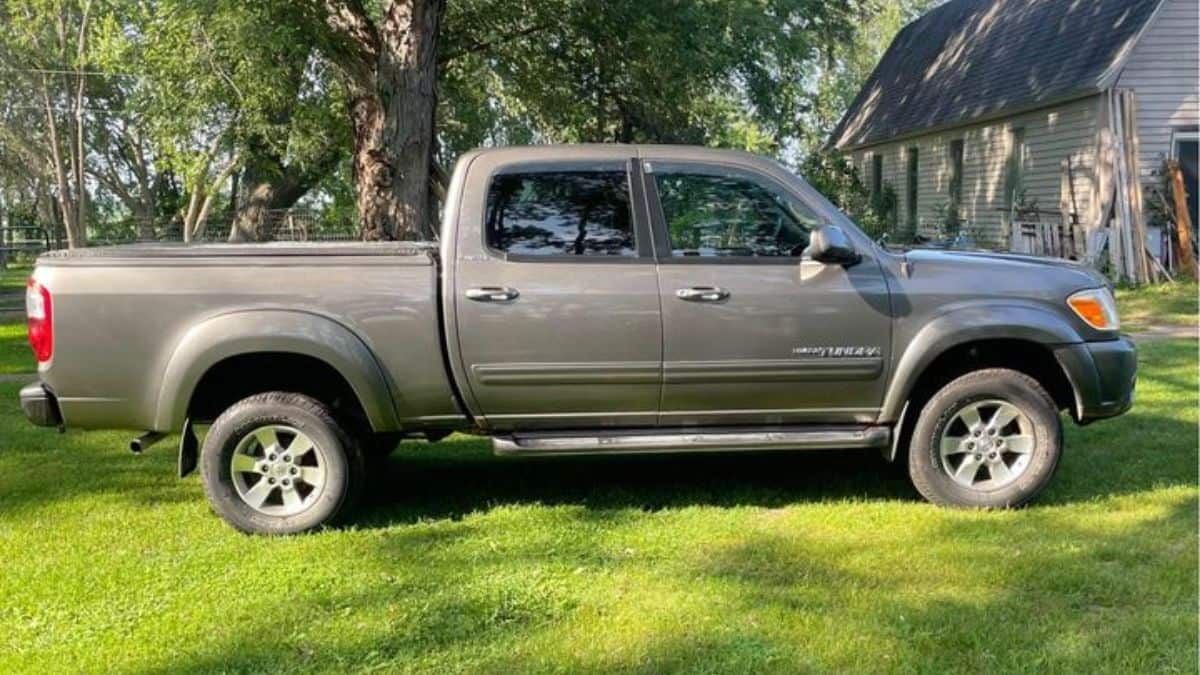 At 281,000 Miles He Sells His Toyota Tundra for $5,500 With a Change at 200,000