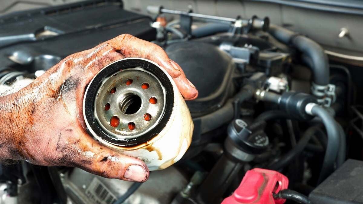 Don't Do This When Changing Your Engine Oil Filter