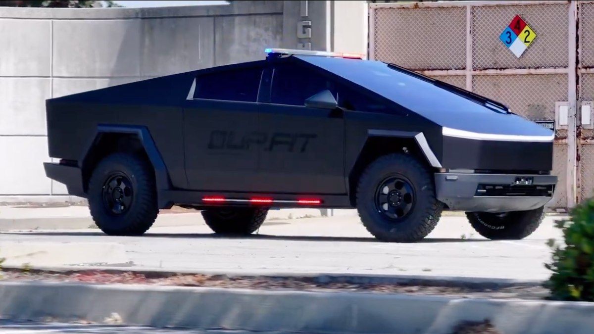 The First Fully Modified Tesla Cybertruck Ready for SWAT & Military Use ...