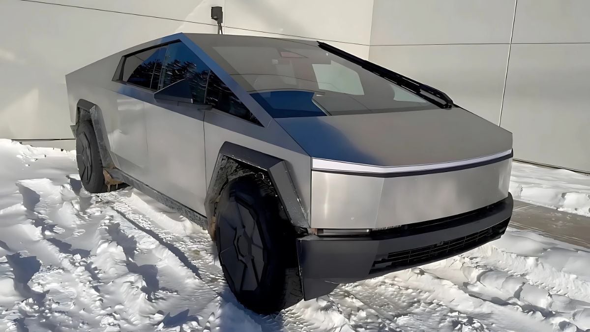 A Tesla Cybertruck Owner from Canada Shows his Truck Covered in Rust ...