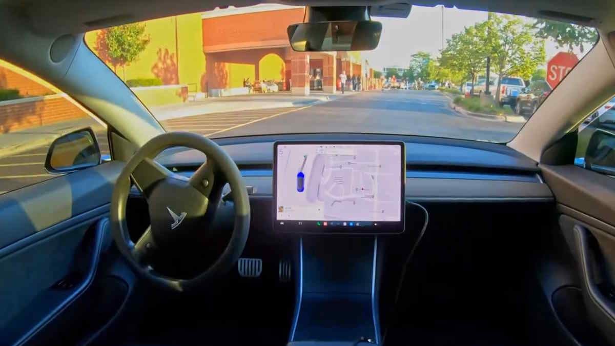 Tesla's Are Now Driving Without A Driver In The Seat With Actual Smart Summon: Check Out the Driverless Tesla Videos