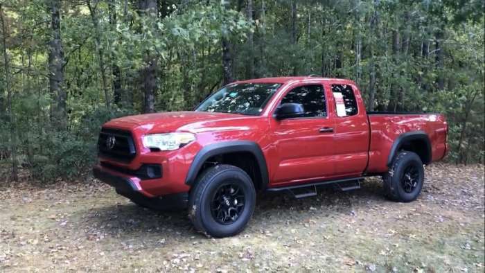 2020 Toyota Tacoma Access Cab SR with SX package profile and front end