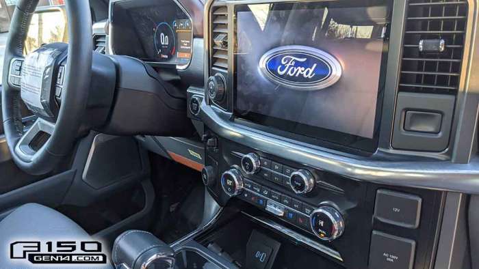 2021 FordF-150 interior instrument panel