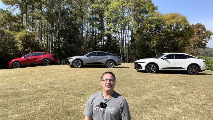 2023 Toyota Crown trim levels profile view XLE Limited Platinum