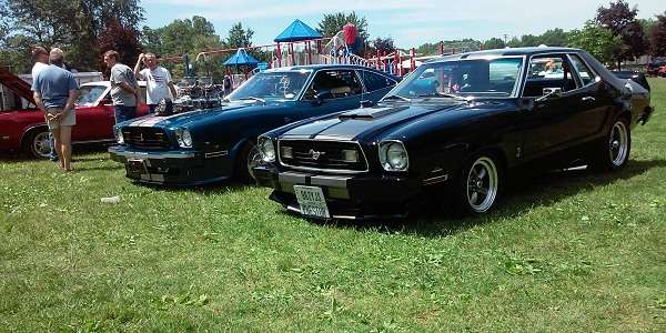 1977 Ford Mustang II sounds like a Lawnmower