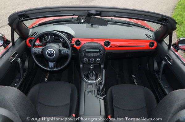 The dash of the 2013 Mazda MX-5 Club 