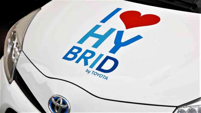 consumer reports best hybrid