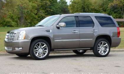 The side profile of the 2013 Cadillac Escalade Platinum