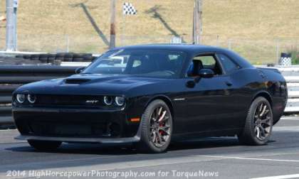 hellcat challenger drag racing