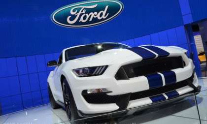 Ford Shelby GT350 Mustang in white