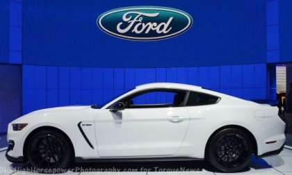 Ford Shelby GT350 Mustang in white