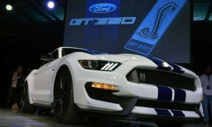 Ford Shelby GT350 Mustang in white