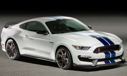 Ford Shelby GT350R Mustang in white