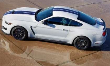 Ford Shelby GT350 Mustang in white