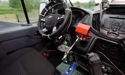 Robotic test driver