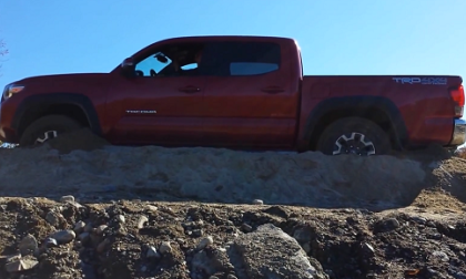 Watch the 2016 Toyota Tacoma un-stuck itself