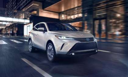 Read This If You Are Stuck Between 2022 RAV4 Hybrid and 2022 Venza Hybrid