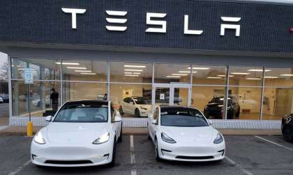 Image of Tesla retail location by John Goreham