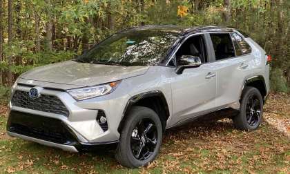 2021 Toyota RAV4 XSE Hybrid Silver Sky Metallic front end profile view