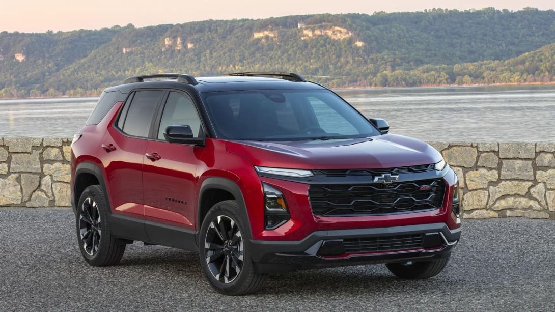 Images of 2025 Equinox RS courtesy of Chevrolet